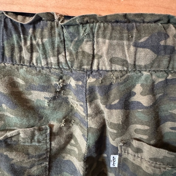 Women’s Levi's Green and Brown Cargo Joggers Pants with Elastic Waistband - Picture 5 of 5